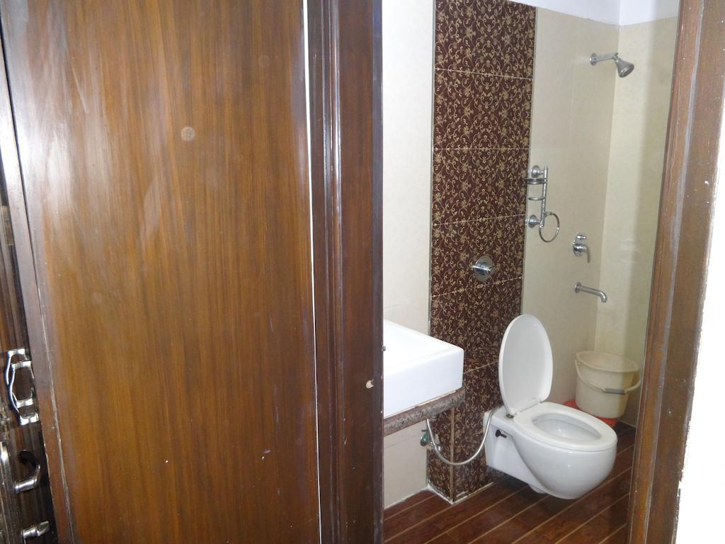 Hotel Mem International Nowe Delhi Zewnętrze zdjęcie